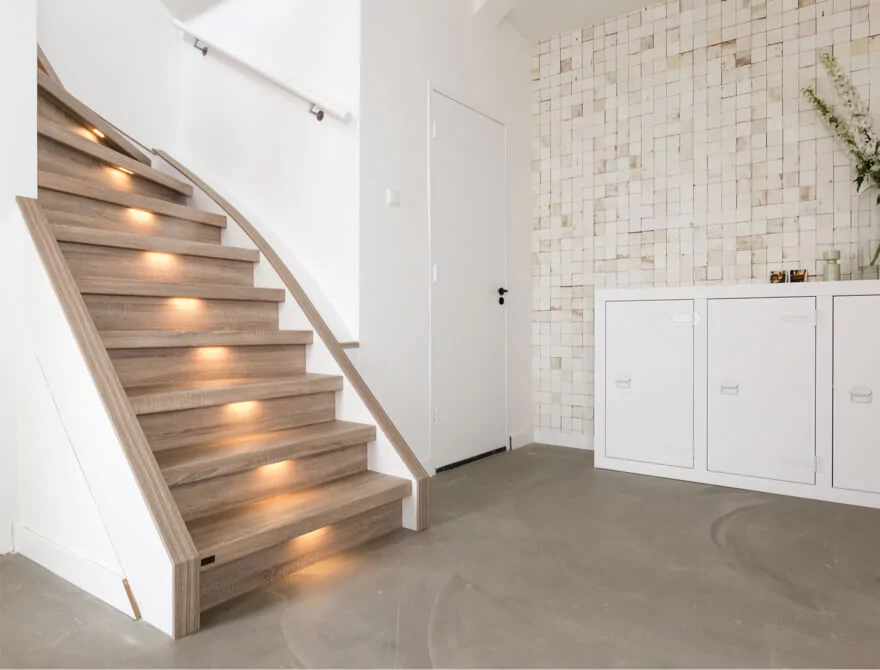 houten-dichte-trap-traprenovatie-doetinchem-benedenaanzicht